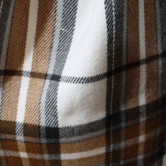 Old Navy Black and White Plaid Scarf 13x72 Acrylic Cozy Winter Accessory NWT - Picture 5 of 8